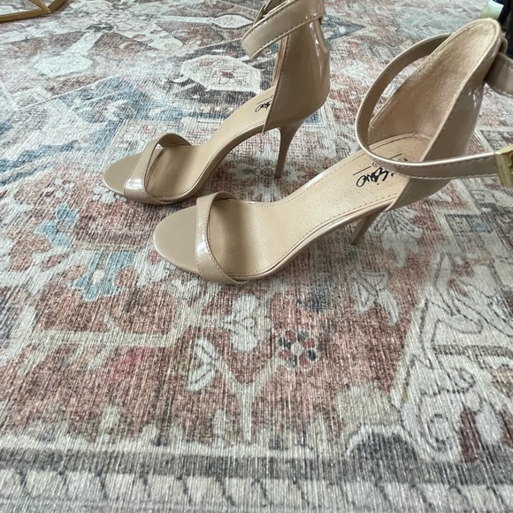 Nude, size 8, strappy pumps - Picture 4 of 4